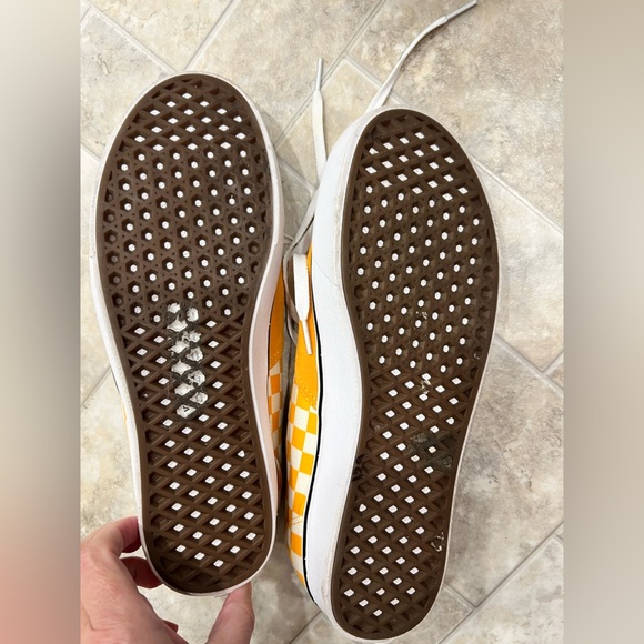 Men’s checkered Vans shoes 11.5 comfy Cush yellow orange mustard - Picture 6 of 9